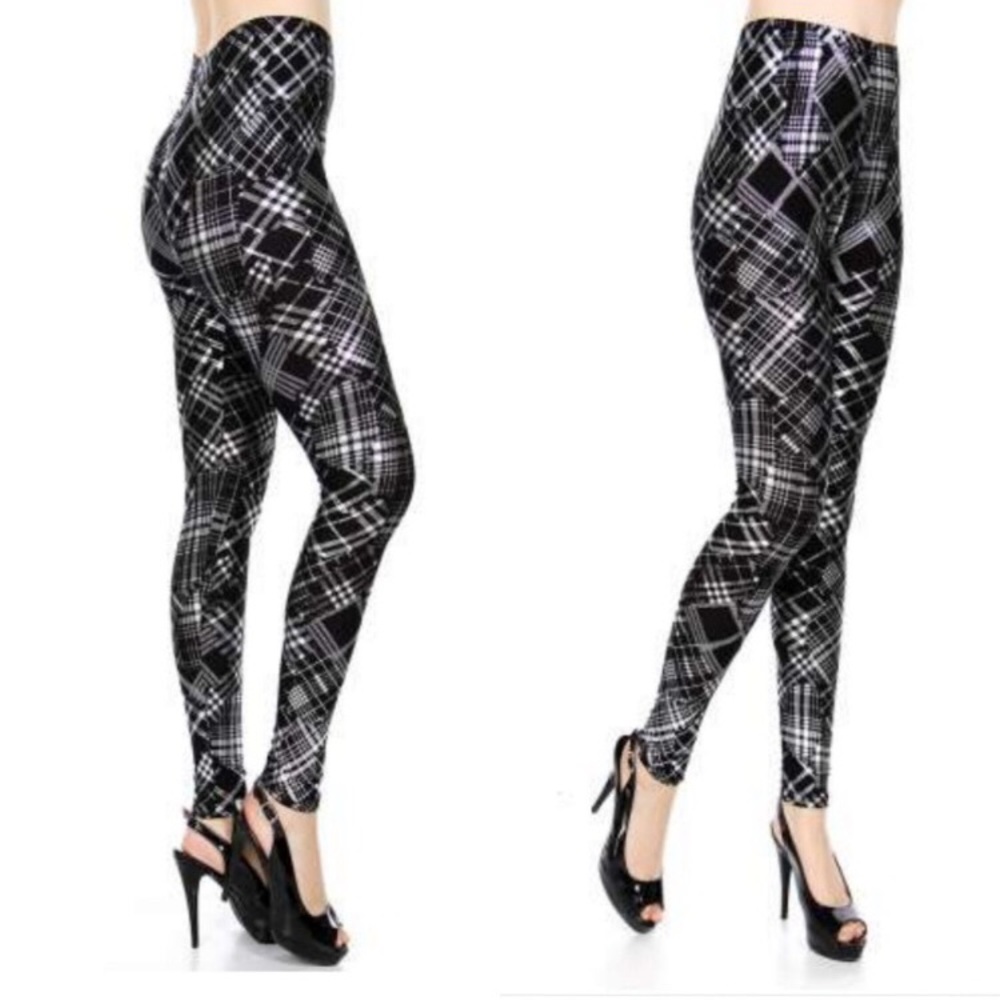 🆕 black leggings w metallic plaid pattern